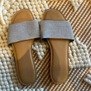 Sandals size 9